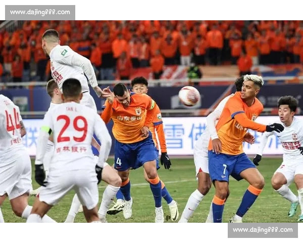 中超联赛激烈对决解析：战术变化与球员表现深度剖析